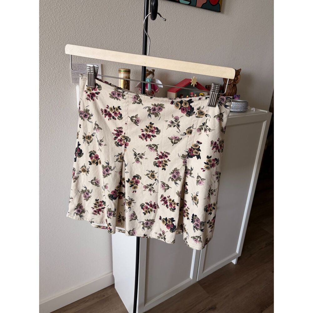 Brandy Melville Floral Mini Skirt - One Size - Cream & Pink Rose Print